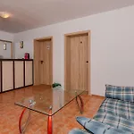 за гости евелин Aparthotel Pamporovo