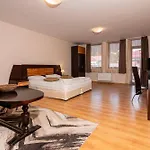 за гости евелин Aparthotel 3*