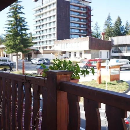 アパートホテル за гости евелин 3*