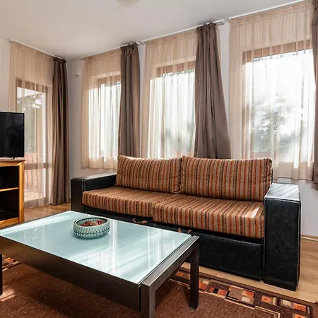 Hotel de apartamente за гости евелин 3*