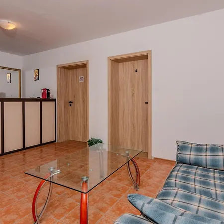 за гости евелин Hotel de apartamente Pamporovo